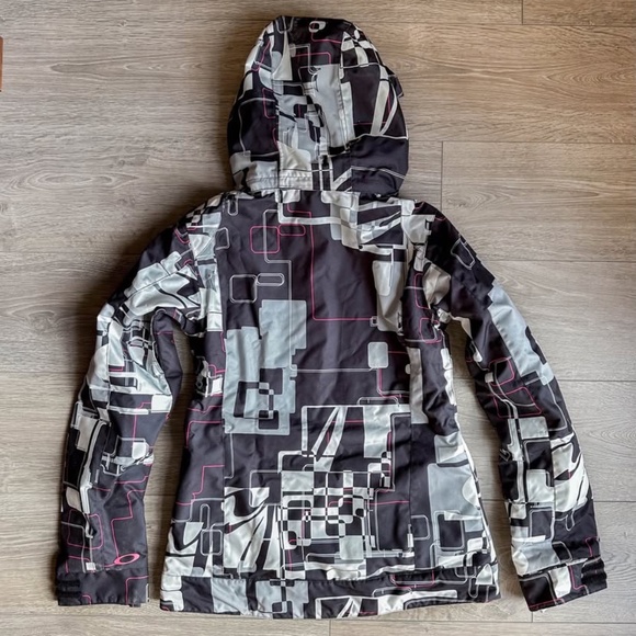 Oakley Women's "On The Circuit" Snow/Ski Jacket, NWT - Picture 2 of 5